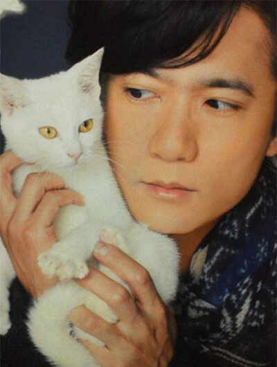稲垣吾郎と白猫